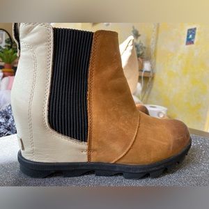 SOREL 2-Toned Boots.. great cond! Grab a DEAL🛍️🥳 size 9.5